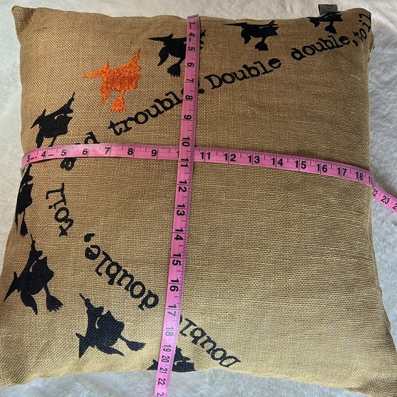 LOT of 2 Halloween Throw Pillows Covers Marlo Lorenz Burlap Skull Witch 20 x 20 - Picture 13 of 17